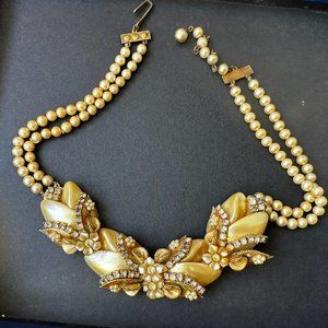 Vintage Pearl Necklace w Rhinestone Details